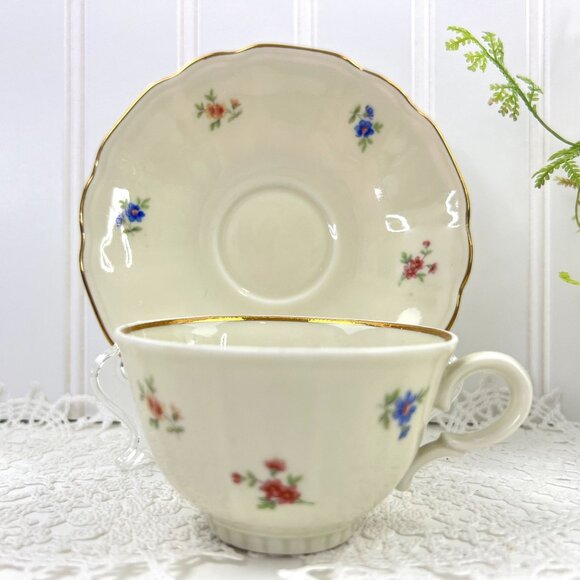 Rorstrand Sverige 4 Teacup and Saucer Floral Ribbed Scalloped Gold Edge Swedish - Picture 1 of 15